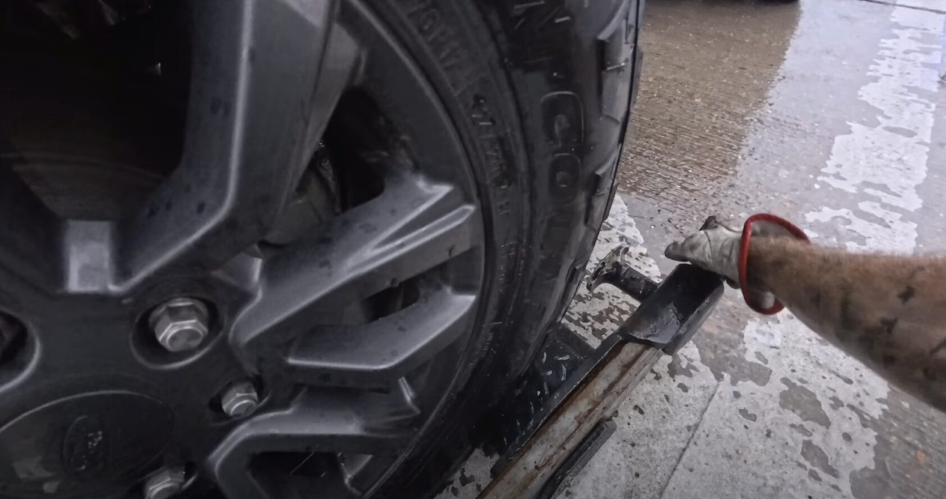 Roadside assistance from trained professionals in El Mirage, AZ